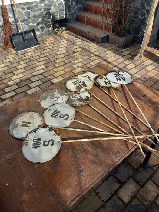 Semne pt.poligon și vas ceramic vechi