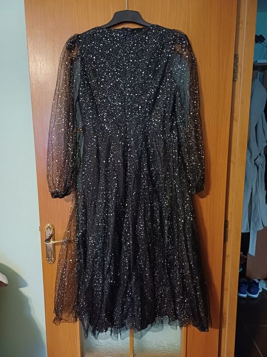 Vand rochie neagra cu paiete