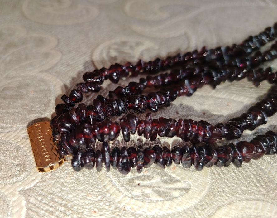 Гривна от Гранати