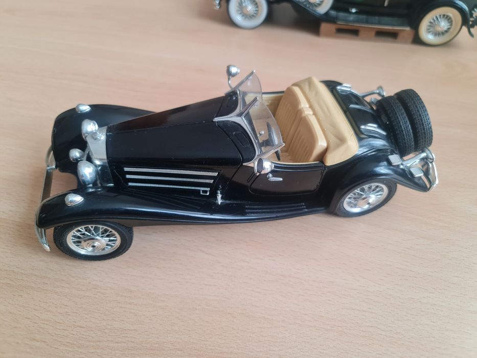 Vand macheta scara 1/20 Mercedes 500k Roadster producator Bburago