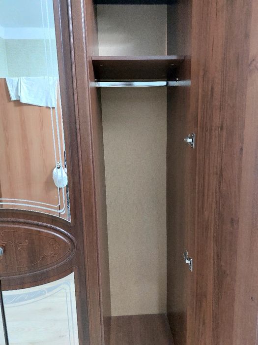 Спальный гарнитур,телевизор