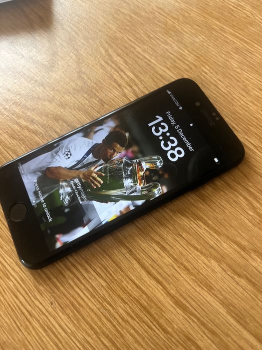 Iphone SE , ползван