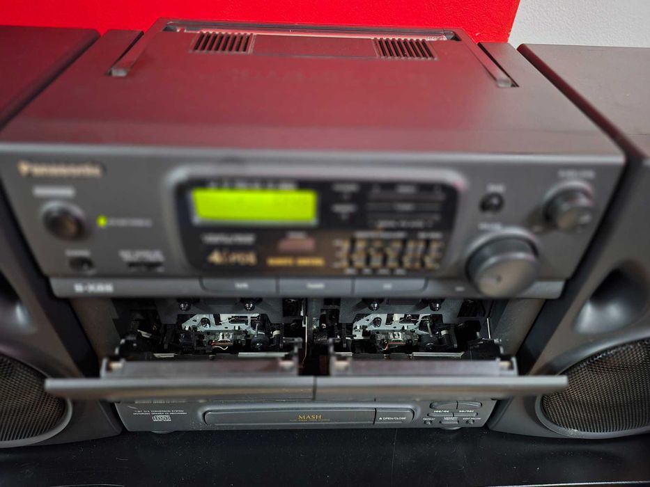 Продавам касетофон Panasonic