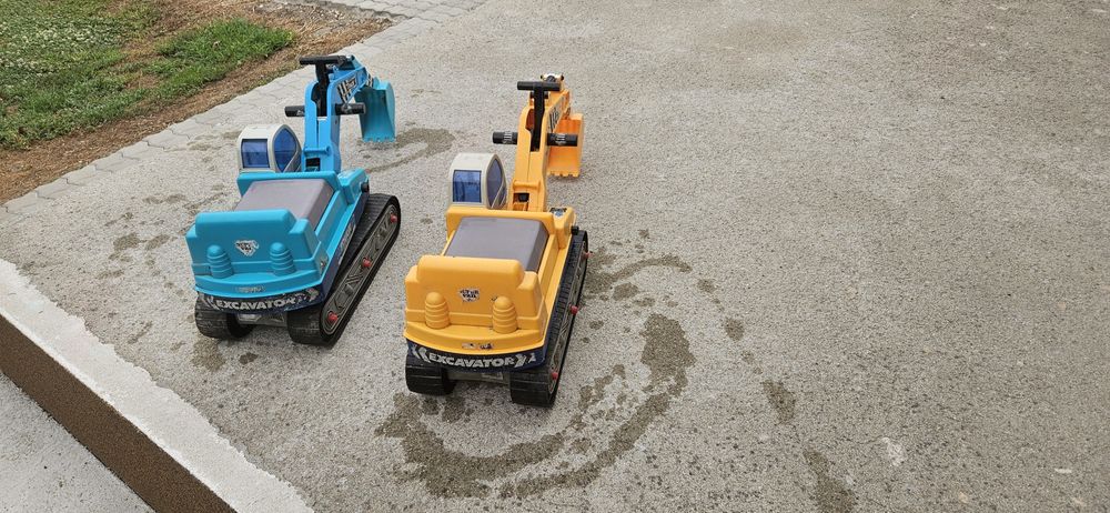 Excavatoare copiii 2 buc în stare bună de funcționare