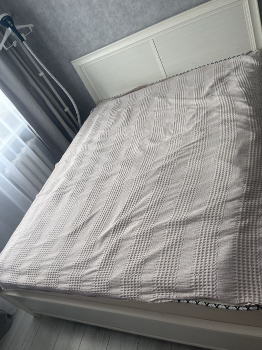 Прлдам кровать с матрасом