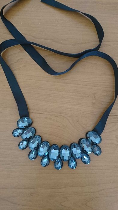 Colier negru cu pietre