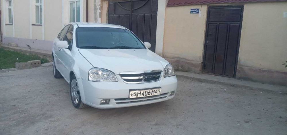 Lacetti 1.8 sotiladi, ishlab chiqarilgan yili 2011.