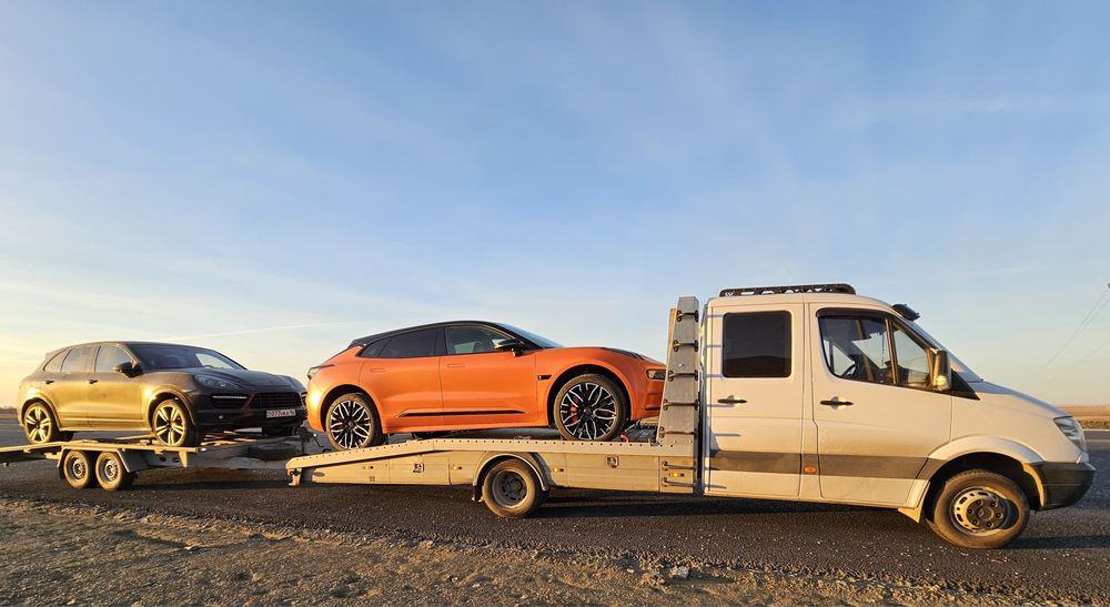 Эвакуатор-автовоз Мерседес спринтер на две машины.