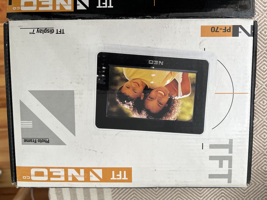 Лаптоп Тошиба + подарък фоторамка NEO