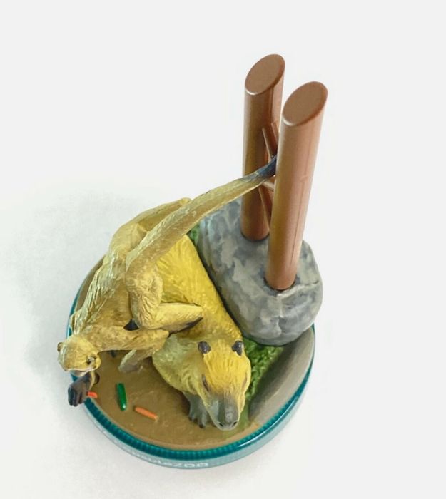 игрушка капибара и обезьянка