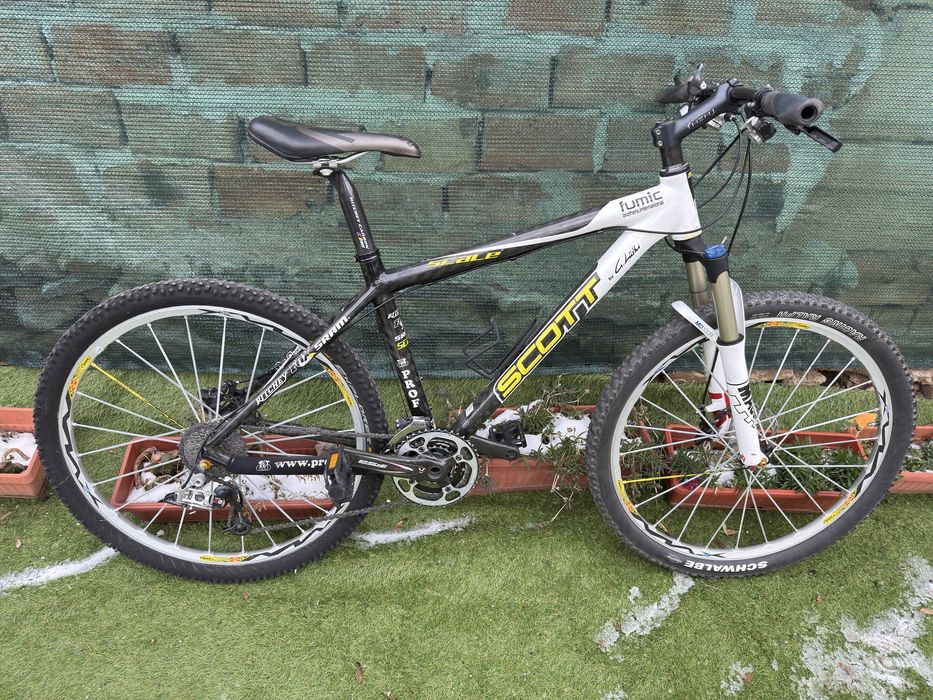 Карбонов Scott рамка 17,5 инча ,26 цола гуми.