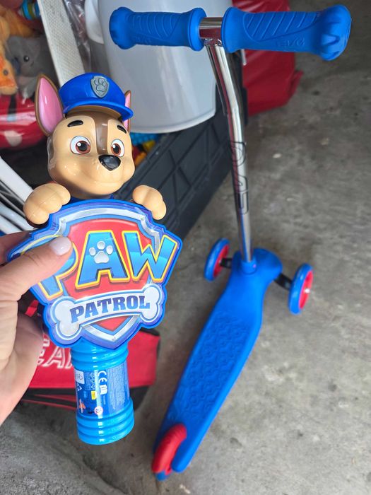Trotineta copii Paw Patrol cu functie de baloane de sapun