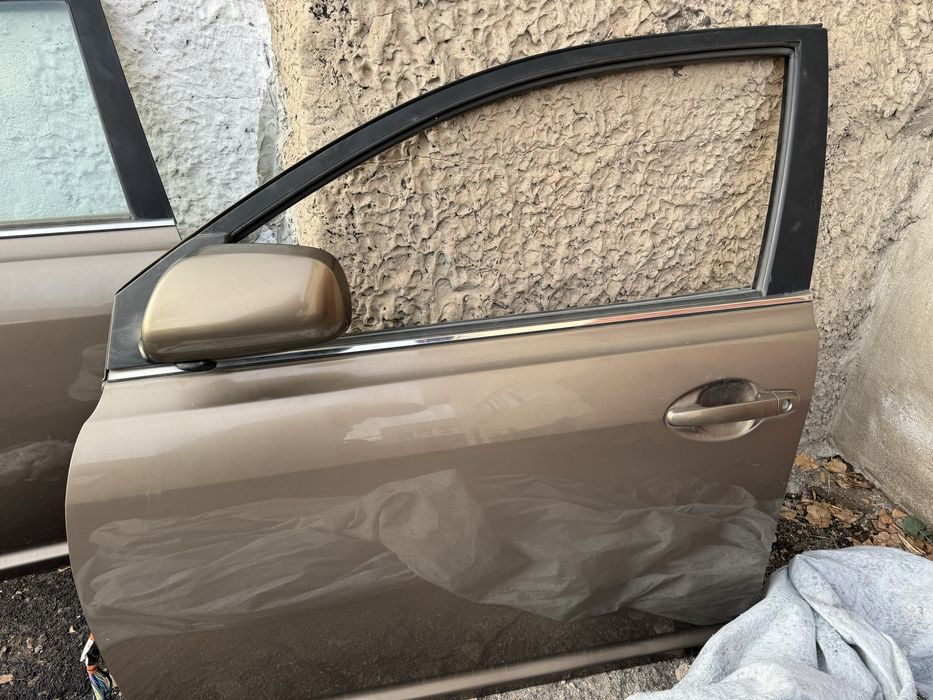 Двери Тойота Авенсис