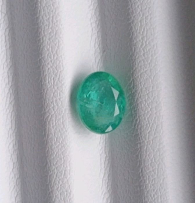 Изумруд със сертификат AIG