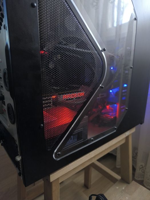 Sistem gaming i7 / 32 gb / ssd / placa video 4 gb