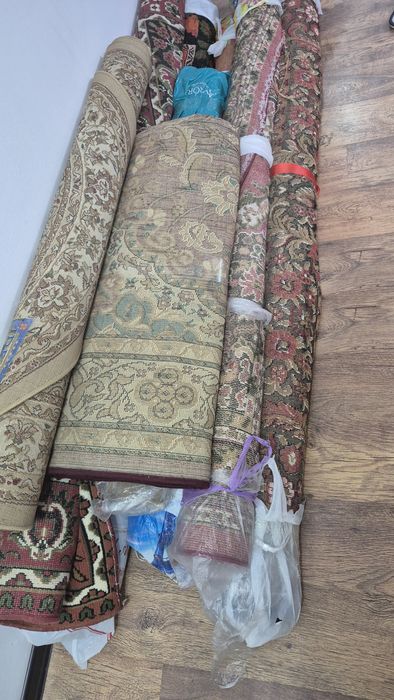 Продам ковры в отличном состоянии разных размеров и расцветок.