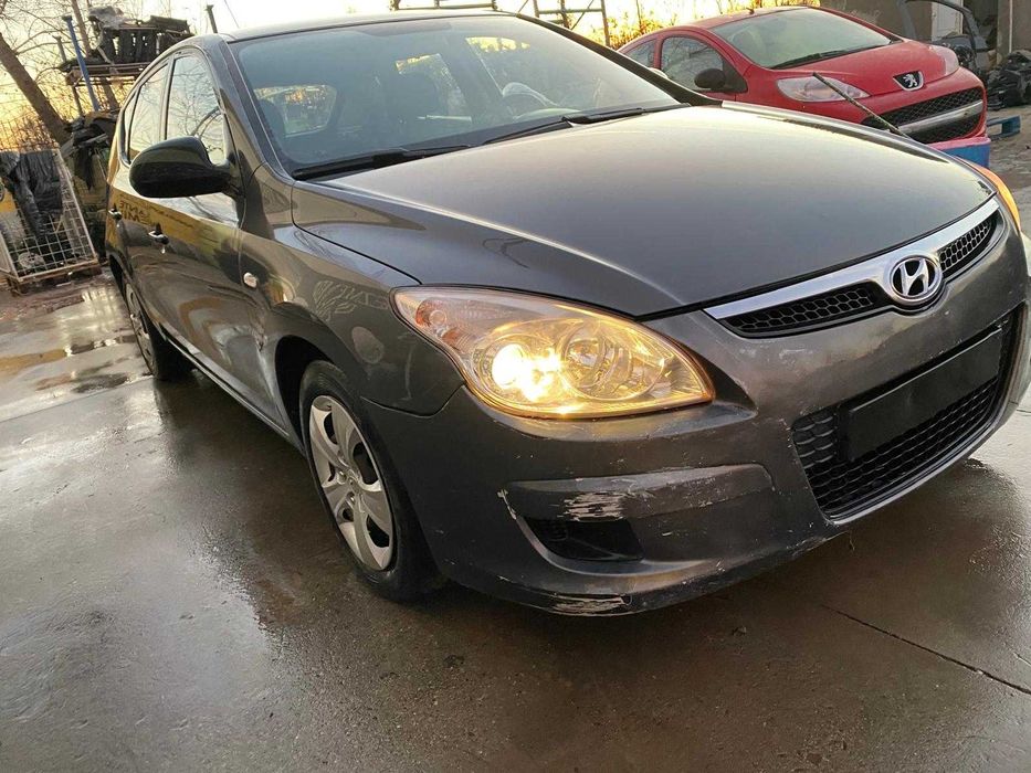 Dezmebrez Hyundai i30 1.6 crdi/bara/capota/trager/far/oglinda/aripa