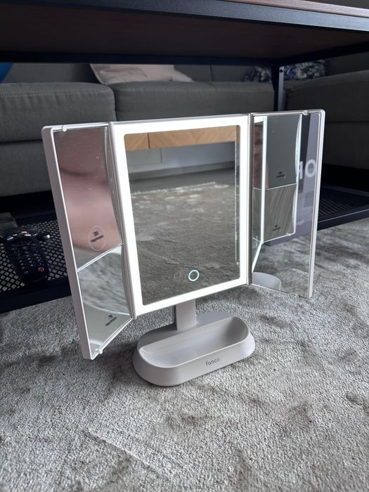 Oglinda cosmetica led cu picior
