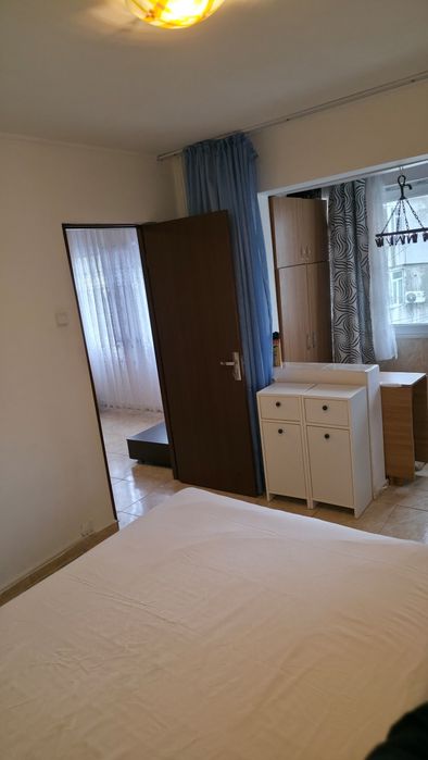 Închiriez apartament pe sezon  !