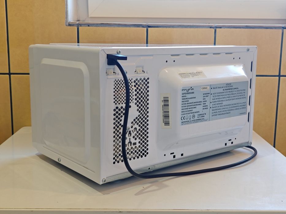 Cuptor cu Microunde (Microwave) 700W, 20L