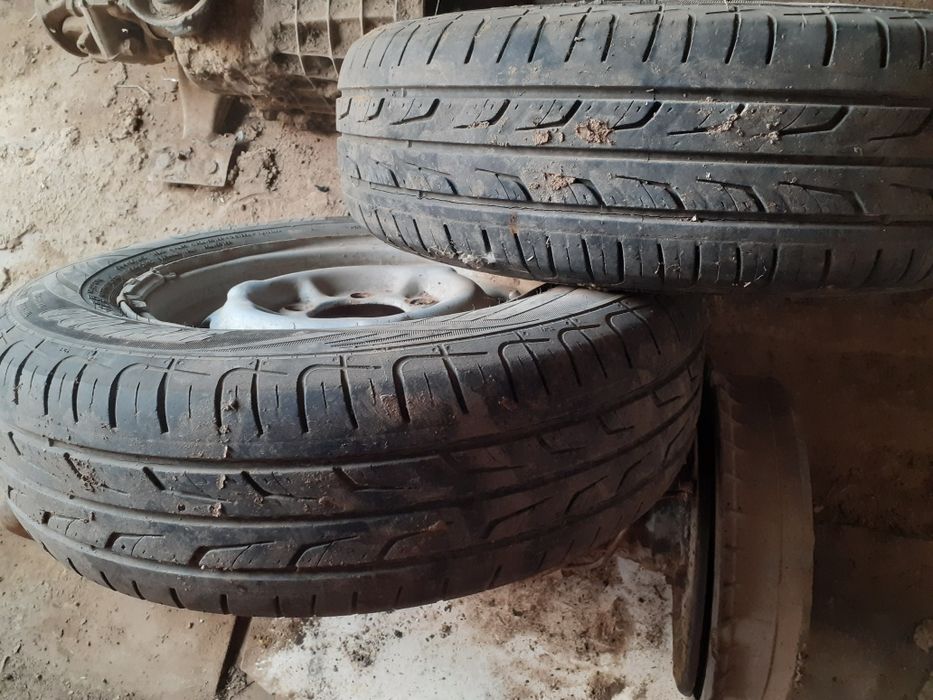 Продам два летних колеса с камерами на 13