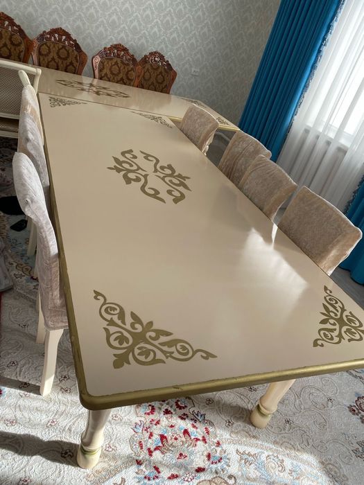 стол, стульчик .