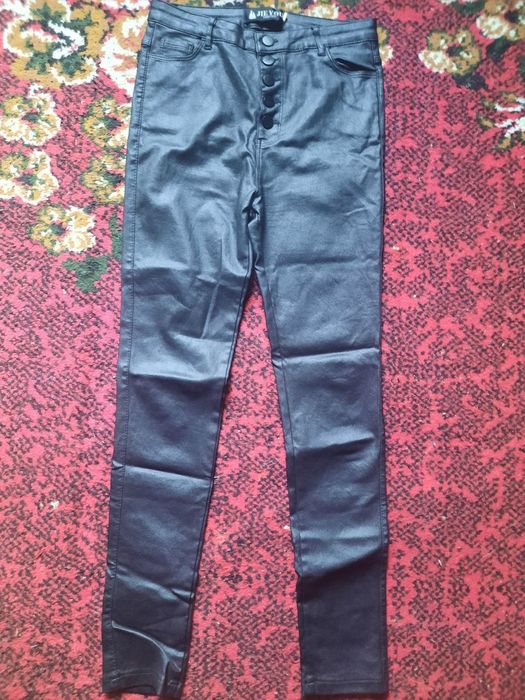 Женский костюм и брюки эко кожа новые