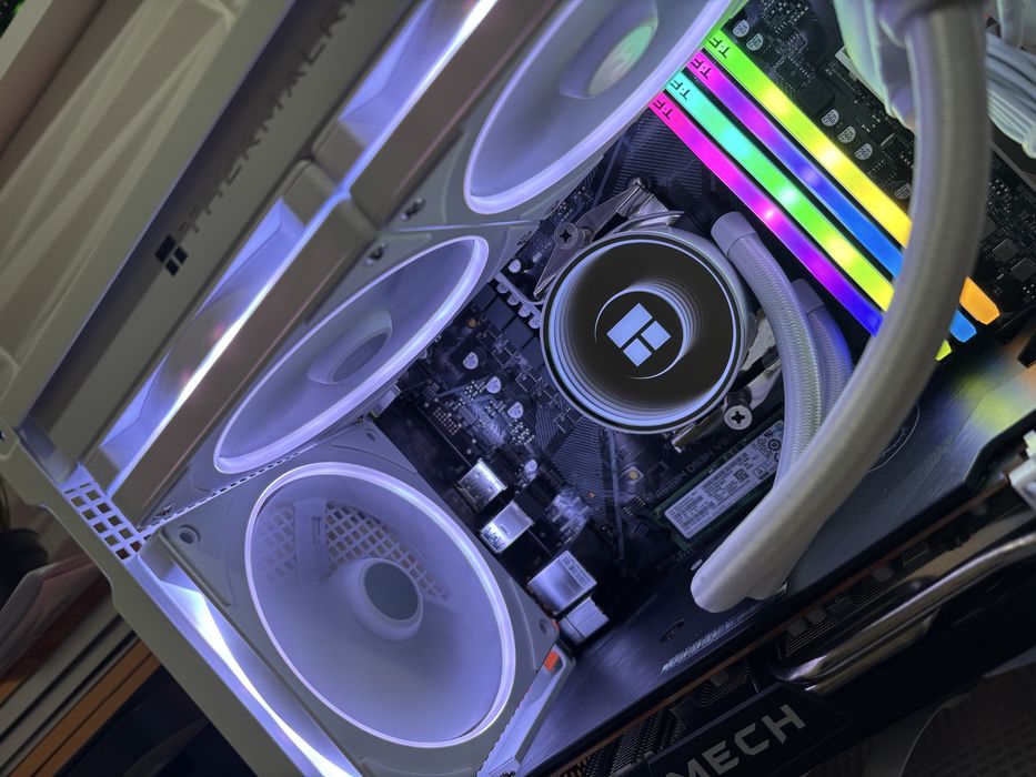 Геймърски компютър Ryzen 5 5500/Aio/RX6600/16 Ram/256 ssd/550W Silver