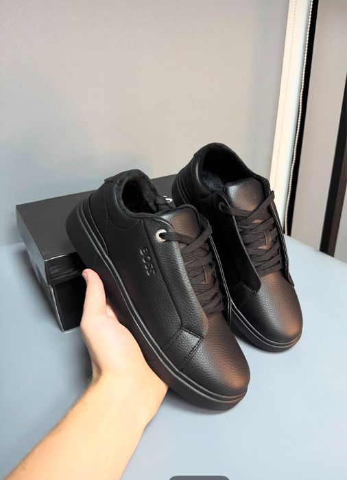 Зимния обувь Boss новые