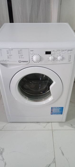 Vând masina spălat indesit