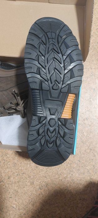 Продавам нови мъжки обувки