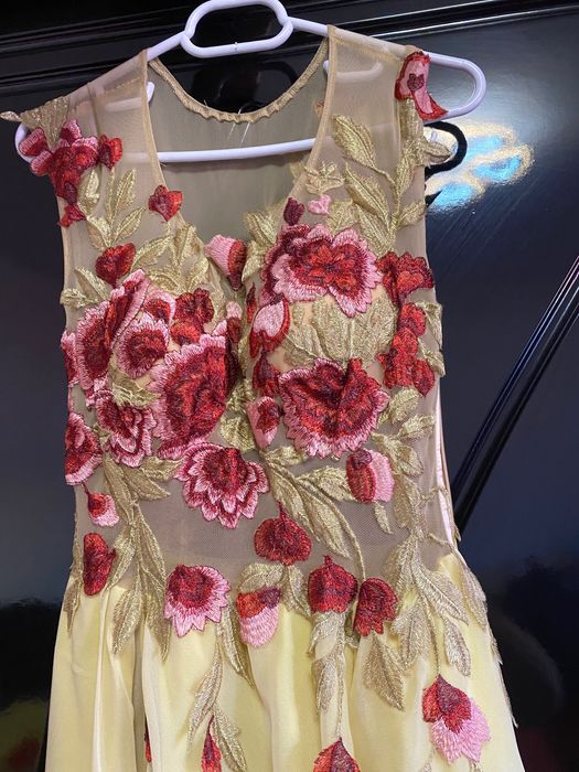 Vand rochie elegantă.