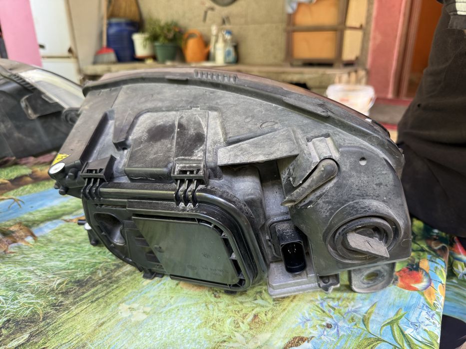 Продавам перфектни фарове за ауди Audi биксенон а6 a6 4f