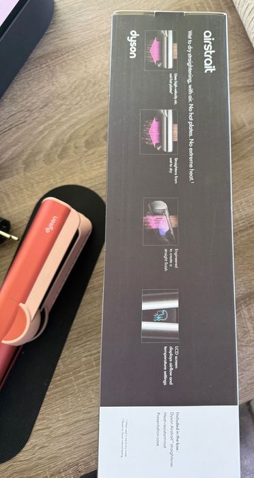 Продавам Dyson Airstrait™ Straightener (Лимитиран цвят Strawberry Bronze / Blush Pink)