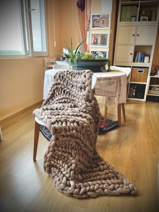 Шапка, шал, яка и ръкавици от мериносова вълна за подарък