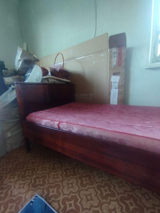 Продам кровать с матрасом