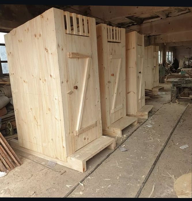 Туалеты деревянные.