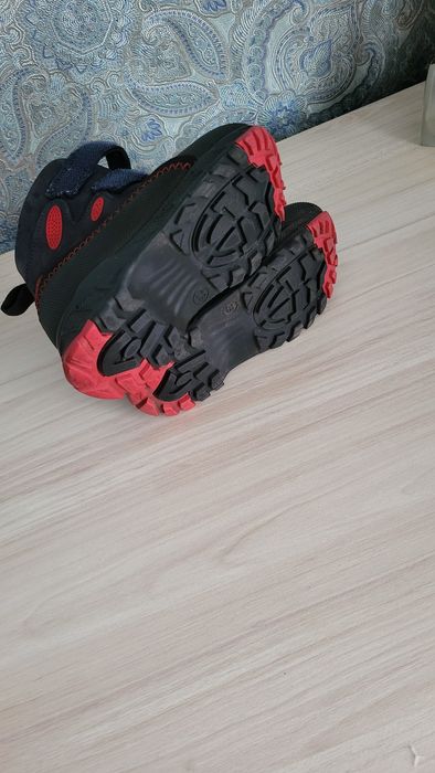 Продам детскую обувь.