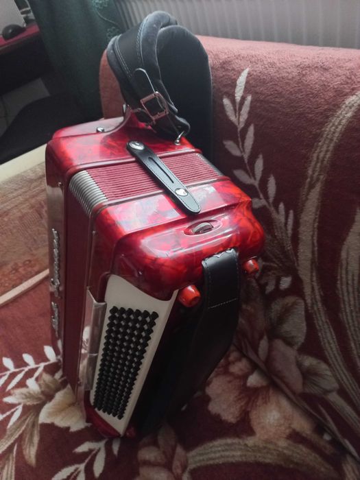 acordeon PAOLO SOPRANI 120 basi