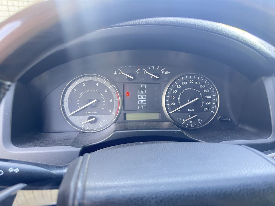 Автомобиль toyota land cruiser 200