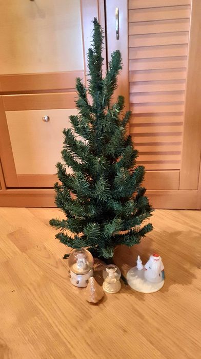 Новогодняя пушистая елочка,игрушки...
