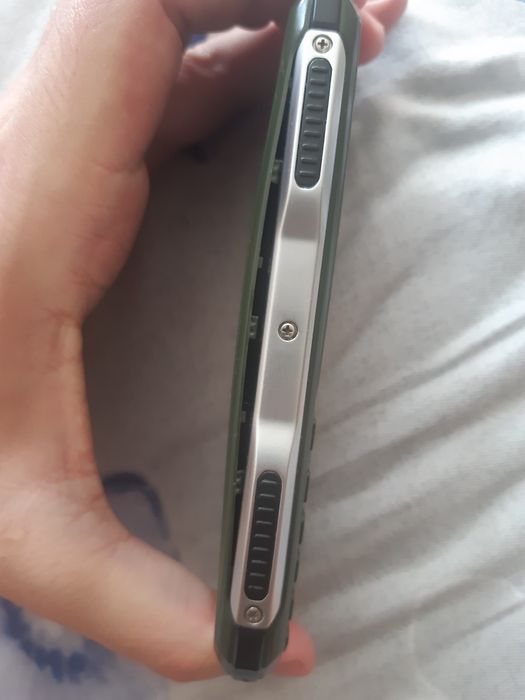 Продам простой телефон Inon 244z