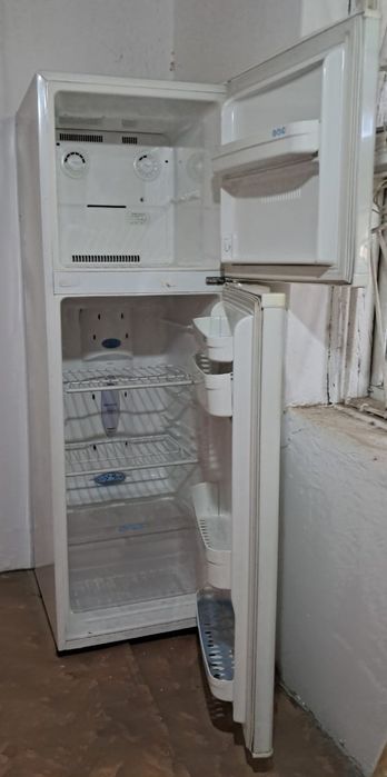 Холодильник  LG.