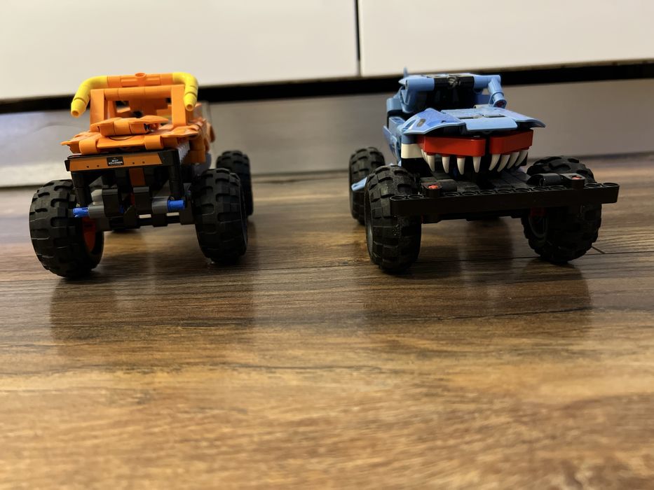 2 masini monstertruck utilizate