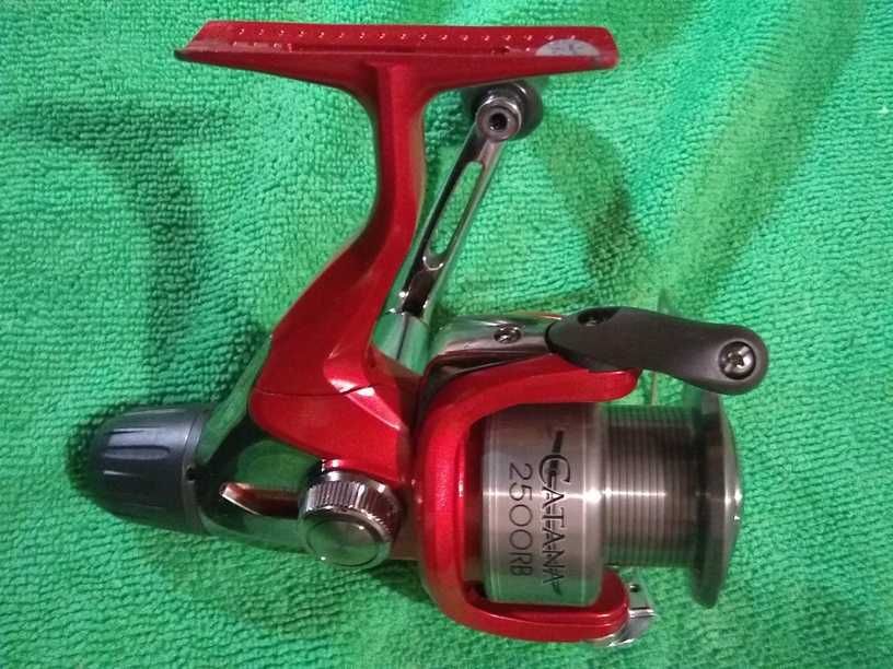 Макара Shimano с 4 лагера Catana 2500 RB и шпула