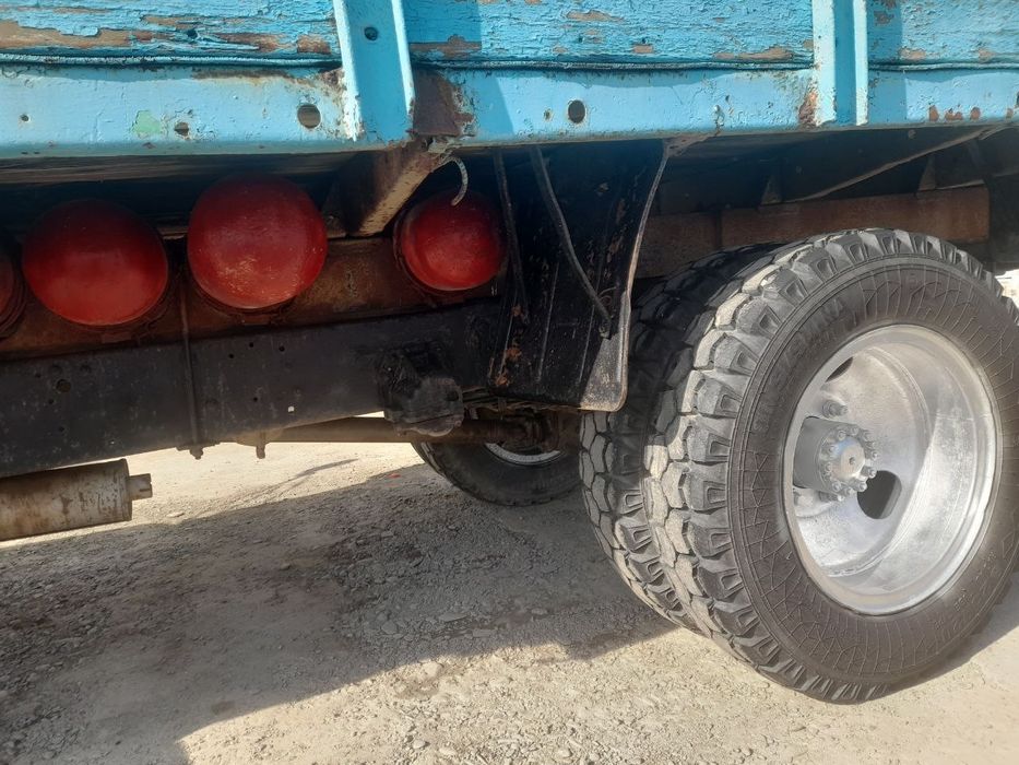 Gaz 53 sotiladi urta xolatda