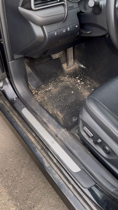 Выездная автомойка салона