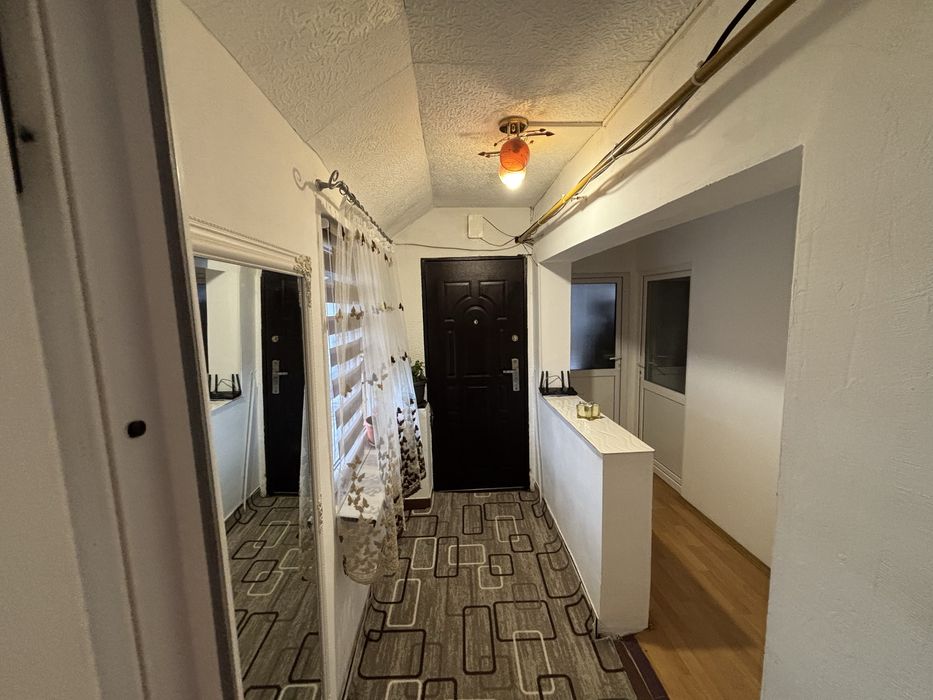 De vânzare 1\2 din casă