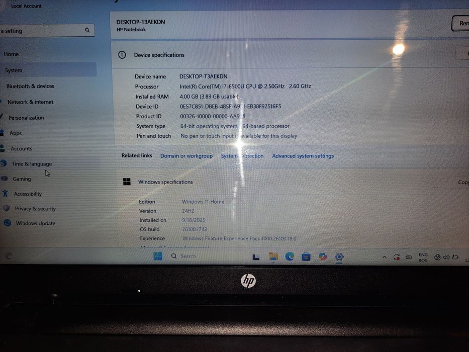 Laptop HP cu procesor  i7 6500u,2 plăci video ,model 15-ay008nq