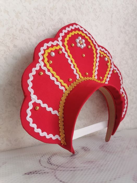 Кокошник красивый